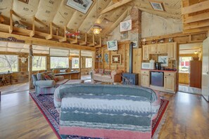 House (5 Bedrooms) | Interior