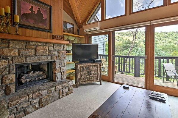 Apartment (2 Bedrooms) | Interior - Beech Mountain Condo w/ Balcony, Walk to Resort! (Banner Elk)