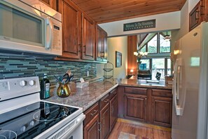 Apartment (2 Bedrooms) | Interior - Beech Mountain Condo w/ Balcony, Walk to Resort! (Banner Elk)