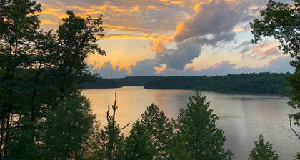 Lakefront Retreat w/ Views, Near Mammoth Cave!