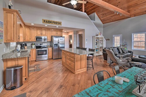 Lakefront Retreat w/ Views, Near Mammoth Cave!