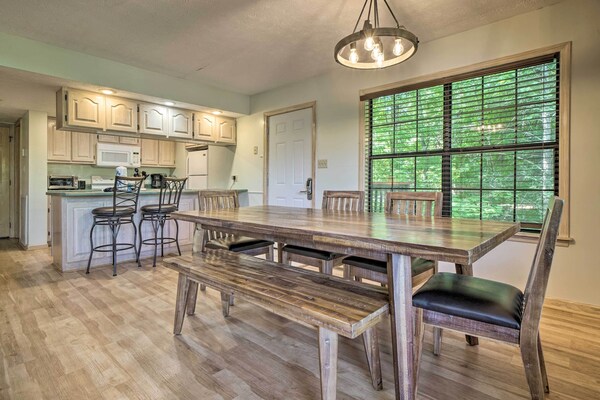Hot Tub & Private Deck: Rustic Pigeon Forge Cabin - Pigeon Forge, TN