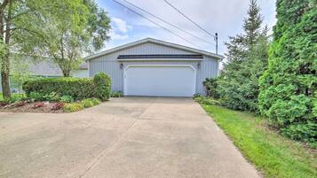 House (5 Bedrooms) | Interior