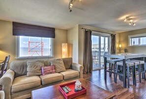 Apartment (1 Bedroom) | Interior - Waterfront Condo on Pier in Downtown Astoria! (Astoria)