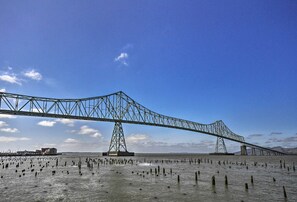 A large steel bridge spanning a body of water with a clear sky. - Waterfront Condo on Pier in Downtown Astoria! (Astoria)