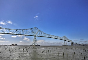 Interior - Waterfront Condo on Pier in Downtown Astoria! (Astoria)
