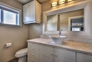 Interior - Waterfront Condo on Pier in Downtown Astoria! (Astoria)