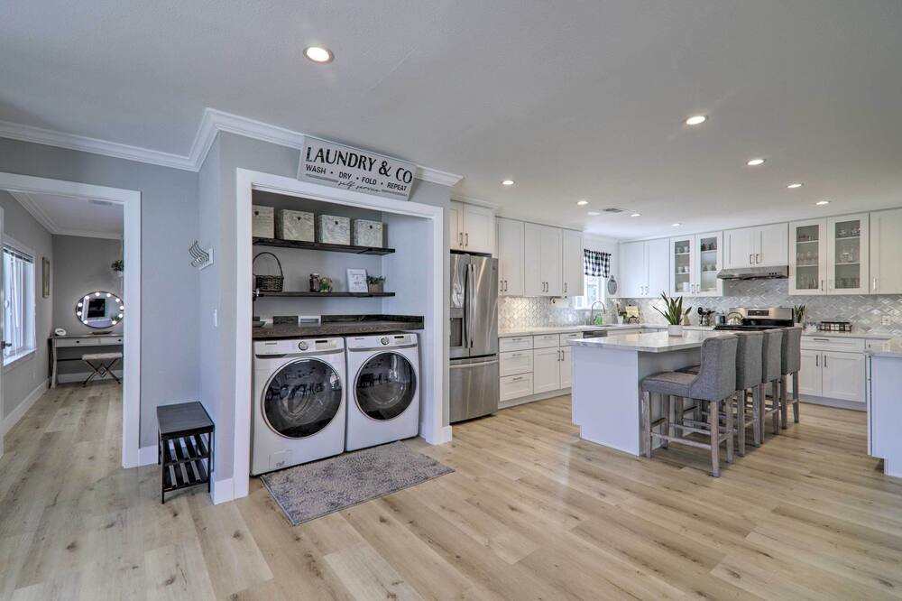 Sun-soaked Livermore Gem With Patio & Fire Pit! - Altamont, OR