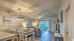 Apartment (2 Bedrooms) | Interior - 3 Mi to Myrtle Beach: Coastal Condo w/ Pool! (Myrtle Beach)