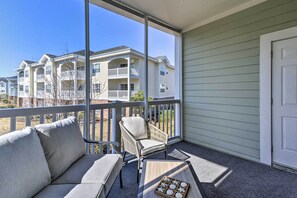 Apartment (2 Bedrooms) | Interior - 3 Mi to Myrtle Beach: Coastal Condo w/ Pool! (Myrtle Beach)
