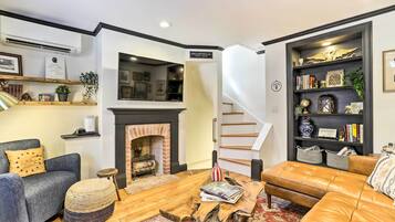 House (2 Bedrooms) | Front of property