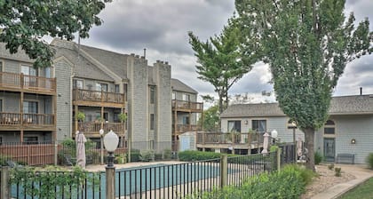 Shawnee Condo < 10 Mi to Downtown Kansas City!