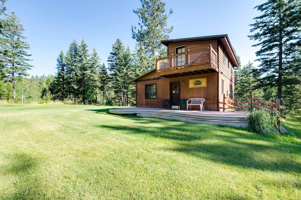 Conconully Cabin on 42 Private Acres Near Hiking! - Tonasket, WA