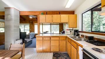 House (2 Bedrooms) | Interior