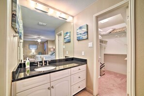 Bathroom - Bright and Breezy Condo, 2 Mi to Whitecap Beach! (Corpus Christi)