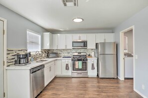 House (4 Bedrooms) | Private kitchen | Microwave, oven, stovetop, dishwasher - Spacious + Sunny Austin Home ~ 12 Mi to Dtwn! (Austin)