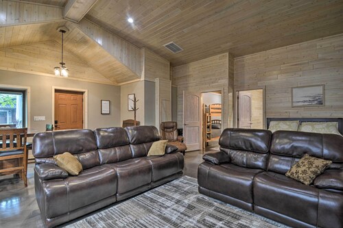 Modern Arcadia Farmhouse on 80 Acres w/ Fire Pit!