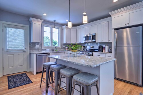 New London Hideaway Near Beaches & Local Spots!