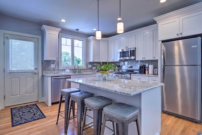 New London Hideaway Near Beaches & Local Spots!