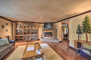 Apartment (2 Bedrooms) | Interior - Homey Mtn View Escape: 11 Mi to Garden of the Gods (Cascade)