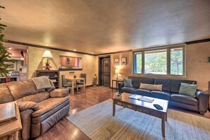 Apartment (2 Bedrooms) | Interior - Homey Mtn View Escape: 11 Mi to Garden of the Gods (Cascade)