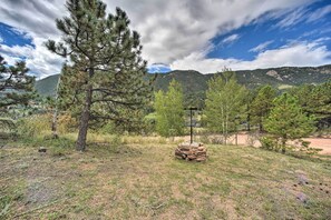 Interior - Homey Mtn View Escape: 11 Mi to Garden of the Gods (Cascade)