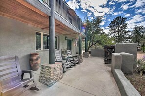 Front of property - Homey Mtn View Escape: 11 Mi to Garden of the Gods (Cascade)