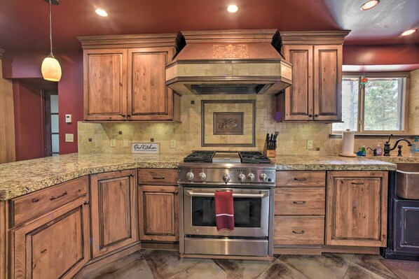 Apartment (2 Bedrooms) | Interior - Homey Mtn View Escape: 11 Mi to Garden of the Gods (Cascade)