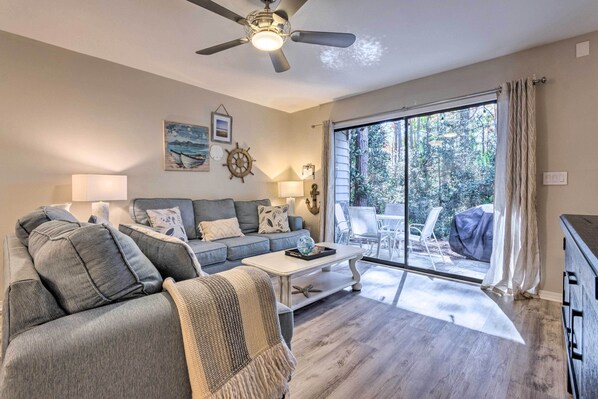 Apartment (2 Bedrooms) | Interior - Renovated Gem w/ Pool Access: 1/4 Mi to Beach (Santa Rosa Beach)