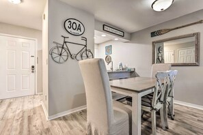 Apartment (2 Bedrooms) | Interior - Renovated Gem w/ Pool Access: 1/4 Mi to Beach (Santa Rosa Beach)