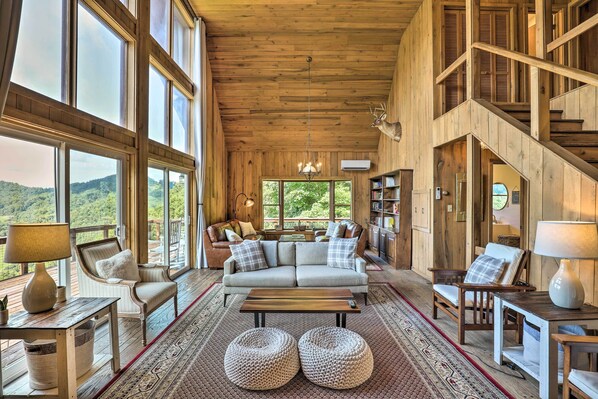 House (5 Bedrooms) | Interior