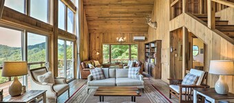 Stunning Views: Mountaintop Cabin in Burnsville!