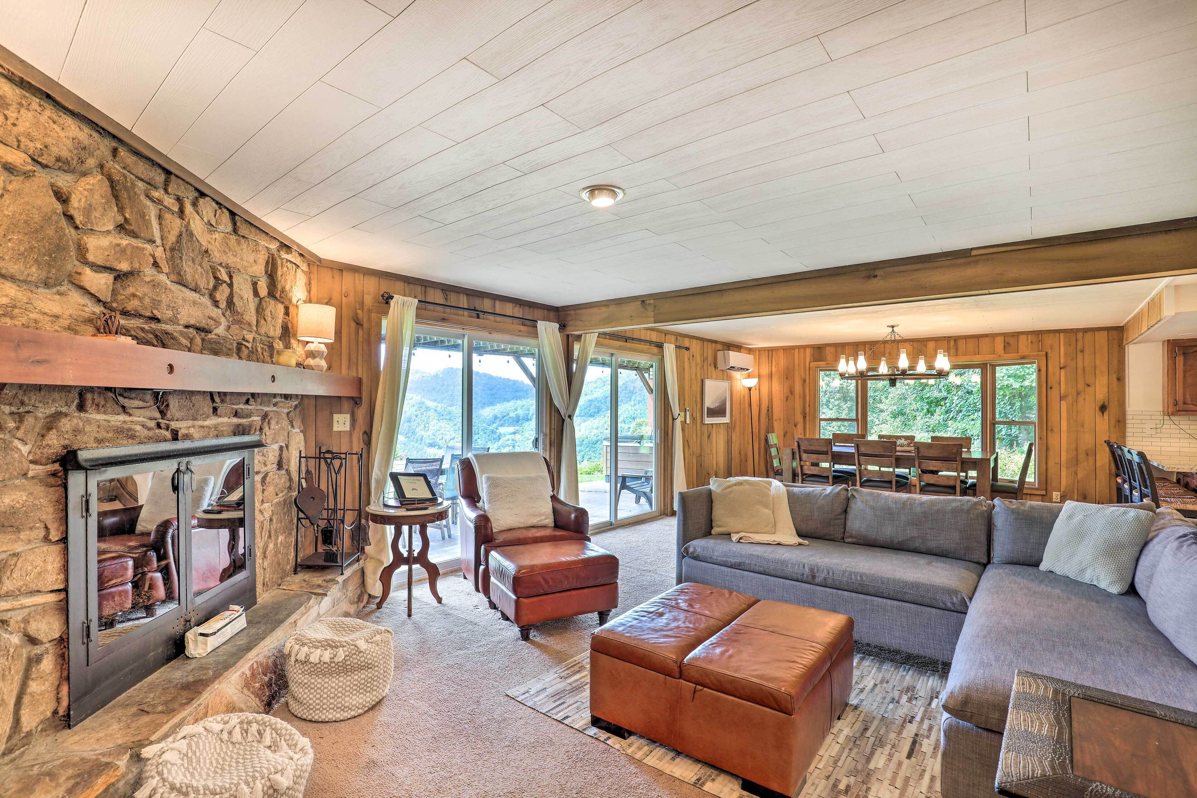 House (5 Bedrooms) | Interior