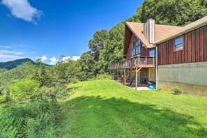 House (5 Bedrooms) | Interior - Stunning Views: Mountaintop Cabin in Burnsville! (Burnsville)