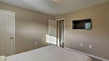 5 bedrooms, bed sheets