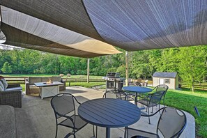 Outdoor dining - Spacious Family Home w/ Fire Pits, Large Yard (Goshen)