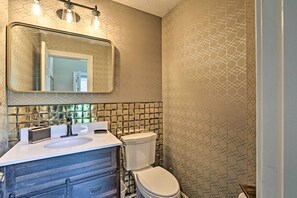 Shower - Spacious Family Home w/ Fire Pits, Large Yard (Goshen)