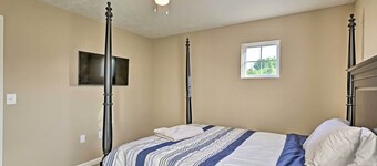 Spacious Family Home w/ Fire Pits, Large Yard