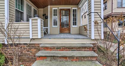 Lakewood Home w/ Yard ~ 8 Mi to Cleveland!