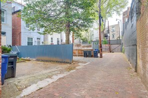 Apartment (3 Bedrooms) | Interior - Historic Georgetown Townhome: Walkable Location! (Washington)