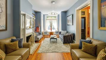 Apartment (3 Bedrooms) | Front of property