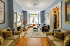 Apartment (3 Bedrooms) | Front of property - Historic Georgetown Townhome: Walkable Location! (Washington)