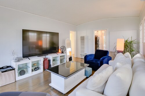 Long Beach Vacation Rental: Walk to Beach & Shops