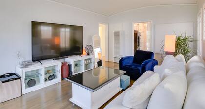Long Beach Vacation Rental: Walk to Beach & Shops