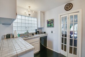 Mikroaaltouuni, uuni, liesi, astianpesukone