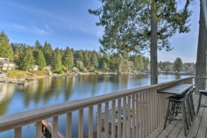 Interior - 'the Peacock House' - Waterfront Home w/ Hot Tub! (Olympia)