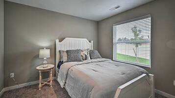 House (3 Bedrooms) | 3 bedrooms, desk, laptop workspace, iron/ironing board