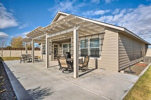 Outdoor dining - Modern Caldwell House w/ Yard & Furnished Patio! (Caldwell)