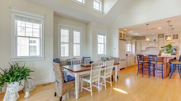 House (6 Bedrooms) | Interior