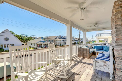 Spacious Avalon Beach House - 2 Blocks to Water!